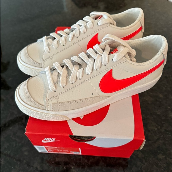 Nike Blazer Low tennis shoes-size 6Y (women’s 8) - Picture 2 of 2